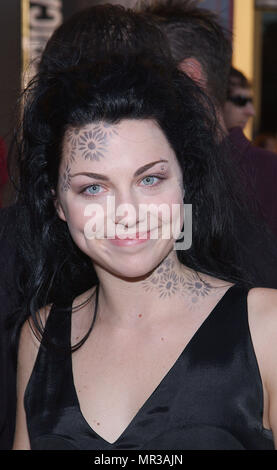 Amy Lee of Evanescence arriving at the ' 31th Annual American Music Awards ' at the Shrine Auditorium in Los Angeles. November, 16, 2003. AmyLee Evanescence143 Red Carpet Event, Vertical, USA, Film Industry, Celebrities,  Photography, Bestof, Arts Culture and Entertainment, Topix Celebrities fashion /  Vertical, Best of, Event in Hollywood Life - California,  Red Carpet and backstage, USA, Film Industry, Celebrities,  movie celebrities, TV celebrities, Music celebrities, Photography, Bestof, Arts Culture and Entertainment,  Topix, headshot, vertical, one person,, from the year , 2003, inquiry  Stock Photo