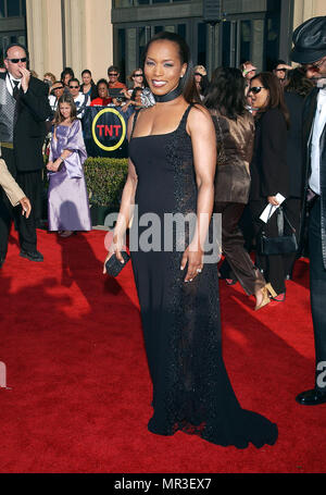 Angela Bassett arriving at the 8th Annual Screen Actors Guild Awards, held at the Shrine Auditorium in Los Angeles, CA., on Sunday March 10, 2002.  BassettAngela02 Red Carpet Event, Vertical, USA, Film Industry, Celebrities,  Photography, Bestof, Arts Culture and Entertainment, Topix Celebrities fashion /  Vertical, Best of, Event in Hollywood Life - California,  Red Carpet and backstage, USA, Film Industry, Celebrities,  movie celebrities, TV celebrities, Music celebrities, Photography, Bestof, Arts Culture and Entertainment,  Topix, vertical, one person,, from the year , 2002, inquiry tsuni@ Stock Photo