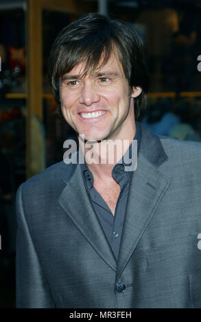 Jim Carrey arriving at the ' Bruce Almighty Premiere ' at the Universal Cineplex Theatre in Los Angeles. May 14, 2003.CarreyJim013 Red Carpet Event, Vertical, USA, Film Industry, Celebrities,  Photography, Bestof, Arts Culture and Entertainment, Topix Celebrities fashion /  Vertical, Best of, Event in Hollywood Life - California,  Red Carpet and backstage, USA, Film Industry, Celebrities,  movie celebrities, TV celebrities, Music celebrities, Photography, Bestof, Arts Culture and Entertainment,  Topix, headshot, vertical, one person,, from the year , 2003, inquiry tsuni@Gamma-USA.com Stock Photo