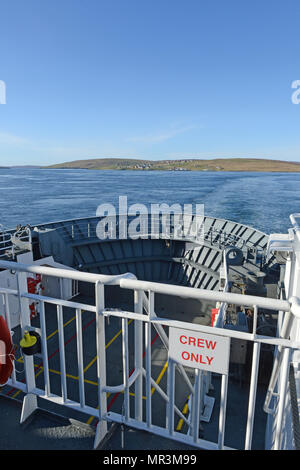 The Yell ferry that connects the mainland of Shetland to the island of Yell. Dropping off passengers and cars to the ferry terminal Stock Photo