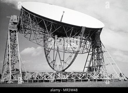 Photograph of the Mark II radio telescope at Jodrell Bank, University of Manchester, as viewed from the control room. Dated 20th century Stock Photo