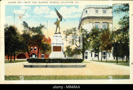 Jaspar Monument and Masonic Temple at Savannah, Georgia, , USA. Postcard circa 1920. The Sergeant William Jasper Monument, unveiled in 1888, memorializes the Georgia Revolutionary War hero killed at the Siege of Savannah in October 1779 while attempting to rescue the colours of his regiment. Stock Photo