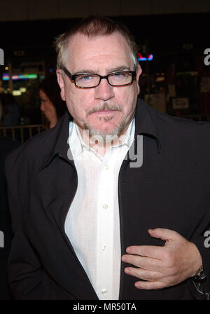 Brian Cox arriving at The premiere of The RING  at the Bruin Theatre in Los Angeles. October 9, 2002. CoxBrian Red Carpet Event, Vertical, USA, Film Industry, Celebrities,  Photography, Bestof, Arts Culture and Entertainment, Topix Celebrities fashion /  Vertical, Best of, Event in Hollywood Life - California,  Red Carpet and backstage, USA, Film Industry, Celebrities,  movie celebrities, TV celebrities, Music celebrities, Photography, Bestof, Arts Culture and Entertainment,  Topix, headshot, vertical, one person,, from the year , 2002, inquiry tsuni@Gamma-USA.com Stock Photo