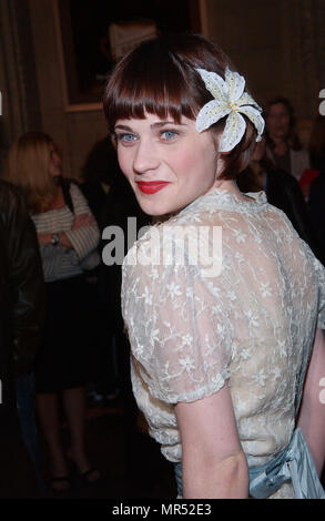 Zooey Deschanel posing at the premiere of Big Trouble at El Captain Theatre in Los Angeles. April 2, 2002.  DeschanelZooey17 Red Carpet Event, Vertical, USA, Film Industry, Celebrities,  Photography, Bestof, Arts Culture and Entertainment, Topix Celebrities fashion /  Vertical, Best of, Event in Hollywood Life - California,  Red Carpet and backstage, USA, Film Industry, Celebrities,  movie celebrities, TV celebrities, Music celebrities, Photography, Bestof, Arts Culture and Entertainment,  Topix, headshot, vertical, one person,, from the year , 2002, inquiry tsuni@Gamma-USA.com Stock Photo