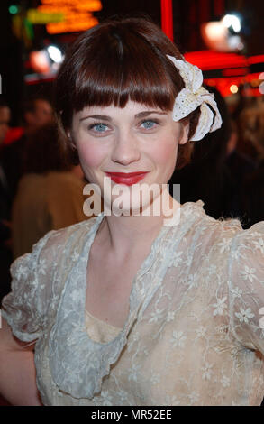 Zooey Deschanel posing at the premiere of Big Trouble at El Captain Theatre in Los Angeles. April 2, 2002.  DeschanelZooey40 Red Carpet Event, Vertical, USA, Film Industry, Celebrities,  Photography, Bestof, Arts Culture and Entertainment, Topix Celebrities fashion /  Vertical, Best of, Event in Hollywood Life - California,  Red Carpet and backstage, USA, Film Industry, Celebrities,  movie celebrities, TV celebrities, Music celebrities, Photography, Bestof, Arts Culture and Entertainment,  Topix, headshot, vertical, one person,, from the year , 2002, inquiry tsuni@Gamma-USA.com Stock Photo