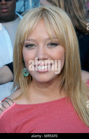 Hilary Duff arriving at the ' Teen Choice Awards 2003 ' at the Universal Amphitheatre in Los Angeles. August 2, 2003.DuffHilary146 Red Carpet Event, Vertical, USA, Film Industry, Celebrities,  Photography, Bestof, Arts Culture and Entertainment, Topix Celebrities fashion /  Vertical, Best of, Event in Hollywood Life - California,  Red Carpet and backstage, USA, Film Industry, Celebrities,  movie celebrities, TV celebrities, Music celebrities, Photography, Bestof, Arts Culture and Entertainment,  Topix, headshot, vertical, one person,, from the year , 2003, inquiry tsuni@Gamma-USA.com Stock Photo