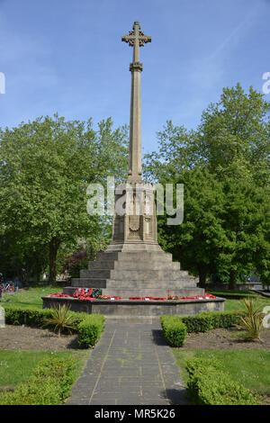 St Giles Memorial Garden outside St Giles Church, Oxford which stands at the intersection of Woodstock and Banbury Roads, Oxford Stock Photo