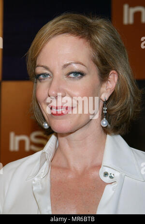 Allison janney store golden globes dress