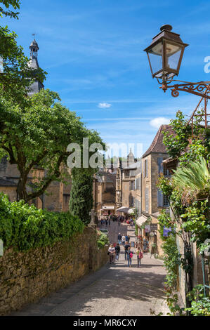 View towards the cathedral in the old town, Rue Montaigne, Sarlat, Dordogne, France Stock Photo