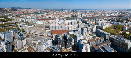 Lyon (south-eastern France). 2017/09/29. Overview of the city with buildings and houses of the 7th arrondissement (district) in the foreground, distri Stock Photo