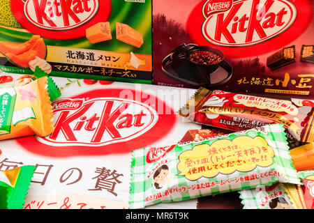 Japanese mini kitkat packets. 5 or 6 different ones of the 160 variations, including cookable ones, available in Japan. Stock Photo