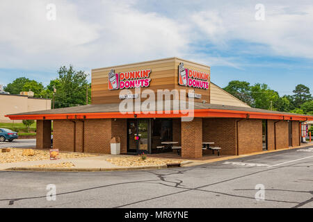 HICKORY, NC, USA-21 MAY 18: A Dunkin' Donuts shop, a worldwide  chain, in business since 1950. Stock Photo