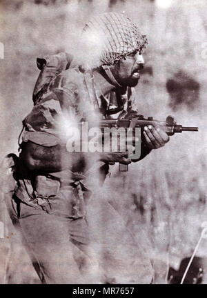 Israeli infantry soldier with Uzi sub-machine gun, during the assault on Syrian positions in the Golan Heights, during the 1967 Six Day War Stock Photo