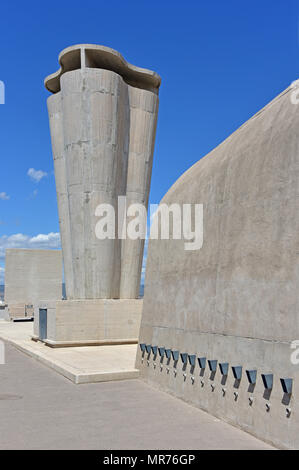 Unite d'Habitation, general view of a large sculptural ventilation stack on the roof, Marseilles, France Stock Photo