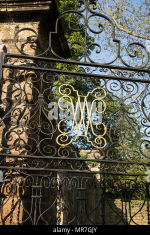 Scroll on the entrance gate at Fairleigh Dickinson University, formerly Wroxton College at Wroxton, near Banbury, Oxfordshire Stock Photo