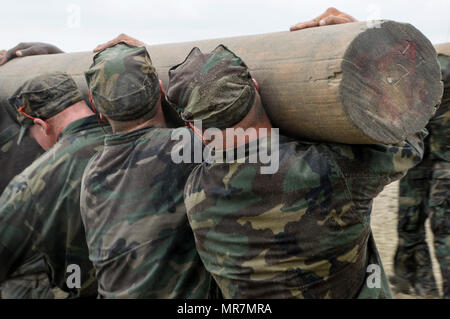 CORONADO, Calif. (May 10, 2017) - Basic Underwater Demolition/SEAL (BUD/S) students participate in a team building exercise. BUD/S training takes place at the Naval Special Warfare Basic Training Command in Southern California. (U.S. Navy Photo by Mass Communication Specialist 1st Class Lawrence Davis/RELEASED) Stock Photo