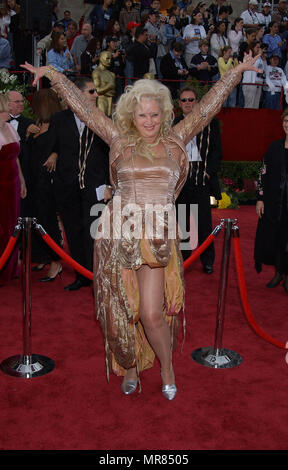 Sally Kirkland,  arriving at the 74th Annual Academy Awards, at The Kodak Theatre in Hollywood, CA. 3/24/2002. KirklandSally100 Red Carpet Event, Vertical, USA, Film Industry, Celebrities,  Photography, Bestof, Arts Culture and Entertainment, Topix Celebrities fashion /  Vertical, Best of, Event in Hollywood Life - California,  Red Carpet and backstage, USA, Film Industry, Celebrities,  movie celebrities, TV celebrities, Music celebrities, Photography, Bestof, Arts Culture and Entertainment,  Topix, vertical, one person,, from the year , 2002, inquiry tsuni@Gamma-USA.com Fashion - Full Length Stock Photo