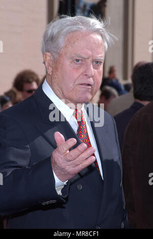 Robert Sargent Shriver arriving at the 20th anniversary of the premiere of E.T. The Extra Terrestrial at the Shrine Auditorium in Los Angeles. March 16, 2002. ShriverRobertSargent10A Red Carpet Event, Vertical, USA, Film Industry, Celebrities,  Photography, Bestof, Arts Culture and Entertainment, Topix Celebrities fashion /  Vertical, Best of, Event in Hollywood Life - California,  Red Carpet and backstage, USA, Film Industry, Celebrities,  movie celebrities, TV celebrities, Music celebrities, Photography, Bestof, Arts Culture and Entertainment,  Topix, headshot, vertical, one person,, from th Stock Photo