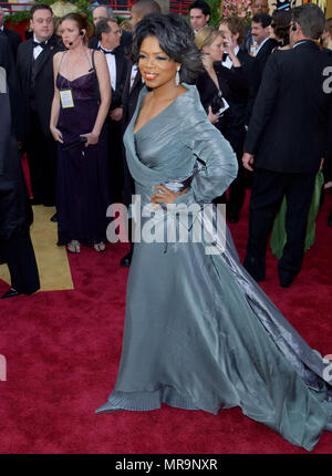 Oprah Winfrey arriving at the 76th Academy Awards - Oscars 2004 - at the Kodak Theatre in Los Angeles. February 29, 2004.Winfrey Oprah014 Red Carpet Event, Vertical, USA, Film Industry, Celebrities,  Photography, Bestof, Arts Culture and Entertainment, Topix Celebrities fashion /  Vertical, Best of, Event in Hollywood Life - California,  Red Carpet and backstage, USA, Film Industry, Celebrities,  movie celebrities, TV celebrities, Music celebrities, Photography, Bestof, Arts Culture and Entertainment,  Topix, vertical, one person,, from the year , 2003, inquiry tsuni@Gamma-USA.com Fashion - Fu Stock Photo