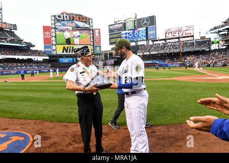 NEW YORK (May 29, 2017) Veteran of the game George E. Parsons