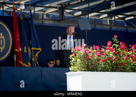 Maryland, USA. 25th May, 2018. May 25, 2018, Annapolis, Md. - Commencement at the United States Naval Academy. The President of the United States, Donald J. Trump, was the keynote speaker for the class of 2018. Credit: Michael Jordan/ZUMA Wire/Alamy Live News Stock Photo