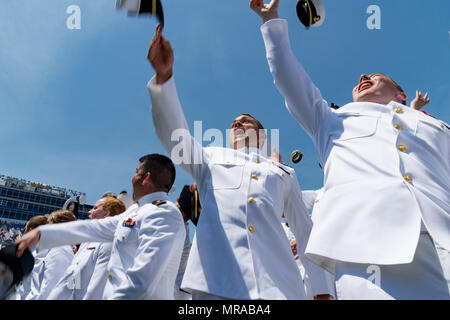 Maryland, USA. 25th May, 2018. May 25, 2018, Annapolis, Md. - Commencement at the United States Naval Academy. The President of the United States, Donald J. Trump, was the keynote speaker for the class of 2018. Credit: Michael Jordan/ZUMA Wire/Alamy Live News Stock Photo