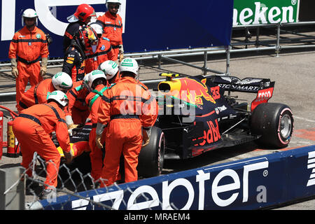 Circuit de Monaco, Monaco, Monte Carlo. 26th May, 2018. Monaco Formula 1 Grand Prix, Saturday qualifying; Aston Martin Red Bull Racing TAG Heuer, Max Verstappen crashes on exit of Swimming Pool and his car pushed off the course Credit: Action Plus Sports/Alamy Live News Stock Photo