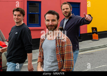Schull, Ireland. 26th May, 2018. Actor Moe Dunford (thumb up) is picured in Schull during the Fastnet Film Festival. Credit: AG News/Alamy Live News. Stock Photo
