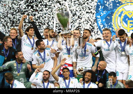 Real Madrid players celebrate with the trophy after the 2017 Champions ...