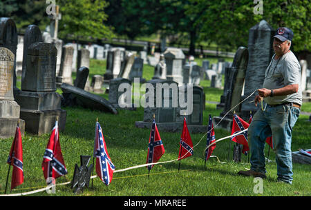 UNITED STATES: May 26, 2018: Kenneth M. Fleming marks one of two mass graves of Confederate soldiers at Union Cemetery in Leesburg during a day of flagging veterans graves. The next two days members of the SCV, Veterans of Foreign Wars, Daughters of the American Revolution, American Legion, Scouts, American Legion Baseball teams and other organizations will set flags on Loudoun's veterans graves for Memorial Day on Monday. (Photo by Douglas Graham/Loudoun Now) Credit: William Graham/Alamy Live News Stock Photo