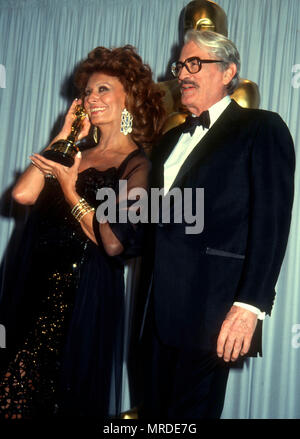 SOPHIA LOREN AND GREGORY PECK AT THE ACADEMY AWARDS Credit: Ralph ...