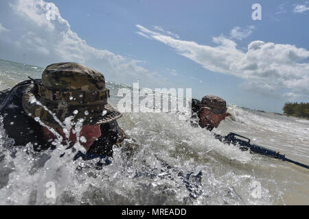 A U.S. Marine and Airman perform scout swimmer training during Marine Special Operations School’s Individual Training Course, March 24, 2017, at Key West, Fla. For the first time, U.S. Air Force Special Tactics Airmen spent three months in Marine Special Operations Command’s initial Marine Raider training pipeline, representing efforts to build joint mindsets across special operations forces.  (U.S. Air Force photo by Senior Airman Ryan Conroy) Stock Photo