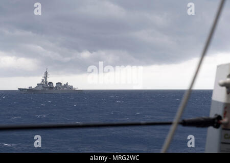 170610-N-ZW825-1123 SOUTH CHINA SEA (June 10, 2017) Japan Maritime Self-Defense Force (JMSDF) ship JS Sazanami (DD 113) operates off the starboard side of Arleigh Burke-class guided-missile destroyer USS Sterett (DDG 104). Sterett, Sazanami, JMSDF ship JS Izumo (DDH 183), Royal Canadian Navy ship HMCS Winnipeg (338) and Royal Australian Navy ship HMAS Ballarat (FFH 155) conducted a series of maritime operations together in the South China Sea. Sterett is part of the Sterett-Dewey Surface Action Group and is the third deploying group operating under the command and control construct called 3rd  Stock Photo
