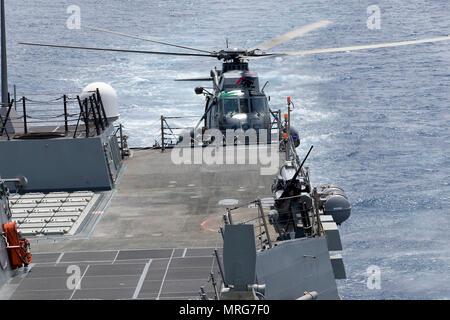170610-N-ZW825-962 SOUTH CHINA SEA (June 10, 2017) A Royal Canadian Navy (RCN) CH-124 Sea King helicopter assigned to RCN ship HMCS Winnipeg (338) prepares to land aboard Arleigh Burke-class guided-missile destroyer USS Sterett (DDG 104). Sterett, Winnipeg, Japan Maritime Self-Defense Force ships JS Izumo (DDH 183) and JS Sazanami (DD 113), and Royal Australian Navy ship HMAS Ballarat (FFH 155) conducted a series of maritime operations together in the South China Sea. Sterett is part of the Sterett-Dewey Surface Action Group and is the third deploying group operating under the command and cont Stock Photo