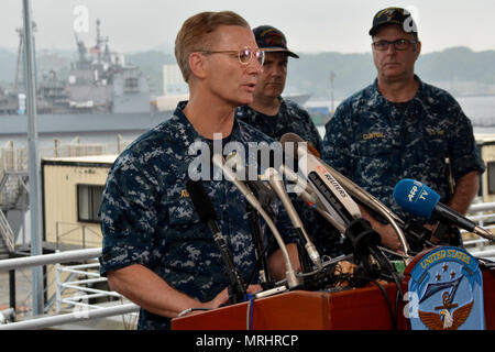 170618-N-XN177-021   YOKOSUKA, Japan (June 18, 2017) Vice Adm. Joseph Aucoin, commander U.S. 7th Fleet speaks to members of the press about the guided-missile destroyer USS Fitzgerald (DDG 62) which was involved in a collision with a merchant vessel. Fitzgerald suffered severe damage but returned to Fleet Activities Yokosuka under its own power. The incident is  under investigation.  (U.S. Navy photo by Mass Communication Specialist 1st Class Peter Burghart/Released) Stock Photo