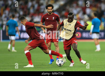 Liverpool's Roberto Firmino (left), Mohamed Salah and Sadio Mane (right) warm up prior to the UEFA Champions League Final at the NSK Olimpiyskiy Stadium, Kiev. Stock Photo