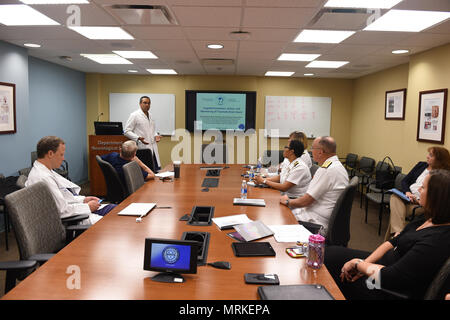 170620-N-OS584-144, Pittsburgh PA (June 20, 2018) Professor and Executive David O. Okonkwo, MD, PhD of Neurological Surgery tells Vice Admiral Forrest Faison Surgeon General and Chief, Bureau of Medicine and Surgery about the different David O. Okonkwo, MD, PhD of Neurological Surgery tells Vice Admiral Forrest Faisont Traumatic Brian Injury (TBI) at University of Pittsburgh at Center for Military hospital. Navy Week focus a variety of outreach assets, equipment and personal on a single city for a week-long series of engagements with key influencers and organizations representing all sectors o Stock Photo