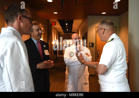 170620-N-OS584-200, Pittsburgh PA (June 20, 2018) Vice Admiral Forrest Faison Surgeon General and Chief, Bureau of Medicine and Surgery speaks with doctors at University of Pittsburgh at Center for Military Medicine (UPMC) Sports Center about way Sports Medicine are helping our Sailors and Marines after coming back from Iraq and Afghanistan with Traumatic Brian Injury. Navy Week focus a variety of outreach assets, equipment and personal on a single city for a week-long series of engagements with key influencers and organizations representing all sectors of the market. During a Navy Week, 75-10 Stock Photo