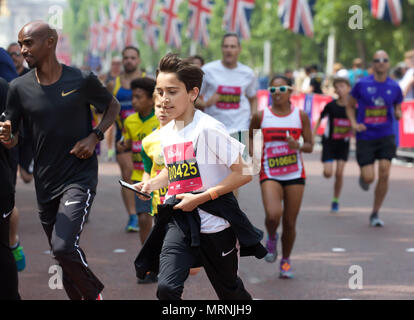 London,UK,27th May 2018,The Vitality Westminster Mile took place along The Mall in London today with Sir Mo Farah starting and running with the family race waves that included adults, kids and mascots. A record number of former British Olympians squeezed into their old kit to race the Olympians Mile. David Weir took part in the Senior Men’s Wheelchair race and finally Britain’s top male middle-distance runners, Jake Wightman, Charlie Grice and Chris O’Hare attempted  to break the historic four-minute barrier in honour of Sir Roger Bannister.Credit: Keith Larby/Alamy Live News Stock Photo