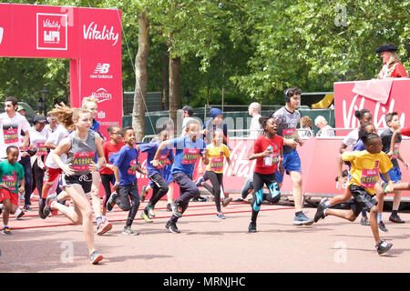 London,UK,27th May 2018,The Vitality Westminster Mile took place along The Mall in London today with Sir Mo Farah starting and running with the family race waves that included adults, kids and mascots. A record number of former British Olympians squeezed into their old kit to race the Olympians Mile. David Weir took part in the Senior Men’s Wheelchair race and finally Britain’s top male middle-distance runners, Jake Wightman, Charlie Grice and Chris O’Hare attempted  to break the historic four-minute barrier in honour of Sir Roger Bannister.Credit: Keith Larby/Alamy Live News Stock Photo