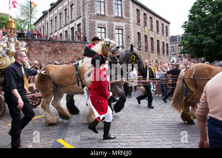 Mons, Belgium. 27th May, 2018. Car d’Or quits Saint Waltrude Collegiate Church during ducasse on May 27, 2018 in Mons, Belgium Credit: Skyfish/Alamy Live News Credit: Skyfish/Alamy Live News Stock Photo