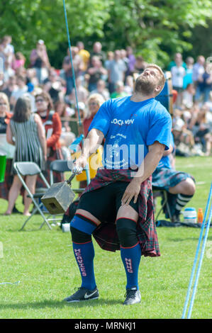 Glasgow , Scotland, UK. 27th May, 2018. Carmunnock International Highland Games celebrates  traditional Scottish culture with a street procession of Chieftain and athletes, heavy events including stone putt, challenge caber & sheaf pitch, other events include log boxing, stick fighting & wrestling, music events include Eaglesham Fiddlers, St. Francis Pipe Band and Highland Dancing and is held in the picturesque conservation village of Carmunnock. Credit: Skully/Alamy Live News Stock Photo
