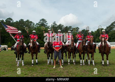 Pinehurst, North Carolina, USA. 27th May, 2018. May 27, 2018 - Pinehurst, N.C., USA - The USA Polocrosse World Cup team poses for a group photo before a match with the Bishopstowe, South Africa Polocrosse team at the Pinehurst Harness Track, Pinehurst, N.C. The American team will be competing in the 2019 Polocrosse World Cup in Queensland, Australia, April 22-28. Credit: Timothy L. Hale/ZUMA Wire/Alamy Live News Stock Photo