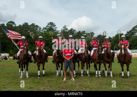 Pinehurst, North Carolina, USA. 27th May, 2018. May 27, 2018 - Pinehurst, N.C., USA - The USA Polocrosse World Cup team poses for a group photo before a match with the Bishopstowe, South Africa Polocrosse team at the Pinehurst Harness Track, Pinehurst, N.C. The American team will be competing in the 2019 Polocrosse World Cup in Queensland, Australia, April 22-28. Credit: Timothy L. Hale/ZUMA Wire/Alamy Live News Stock Photo