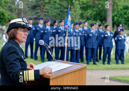 Brookwood American Military Cemetery, Surrey, UKBrookwood American Military Cemetery, Surrey, UK. Sun 27th May 2018 Brookwood American Cemetery, Surrey UK.Vice Admiral Lisa Franchetti, Commander US 6th Fleet making her Ceremonial remarks. In the background (blurred) is the USAF 501st Color Flight. Credit: wyrdlight/Alamy Live News Stock Photo