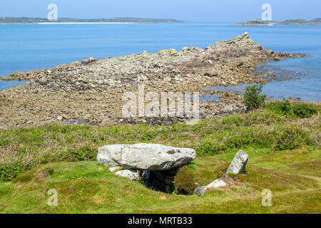 Innisidgen Lower Burial Chamber, St Mary's, Isles of Scilly, Cornwall UK Stock Photo