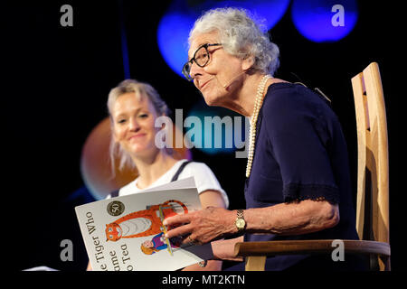 Hay Festival, Hay on Wye, UK - May 2018 - 94 year old author Judith Kerr reads from her most famous children's book The Tiger who Came to Tea - the book was first published 50 years ago - hosted by Clemency Burton-Hill -  Photo Steven May / Alamy Live News Stock Photo