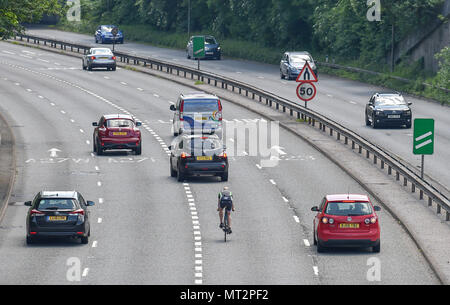 Brighton UK 28th May 2018  - A cyclist joins the traffic on the A23 heading into Brighton as thousands of people head for the South Coast to enjoy the hot bank holiday sunshine although thunderstorms are forecast for later in the day Credit: Simon Dack/Alamy Live News