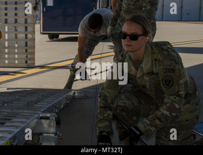 Army Sgt. Grace Ogesen, a survey team member with the Arizona National Guard’s 91st Civil Support Team, sets up a ramp used to load vehicles onto a C-17 Globemaster cargo aircraft at Goldwater Air National Guard Base July 18. The 91st traveled to Buckley Air Force Base to participate in a multi-CST exercise to train together in one location for a large or widespread incident. (Ariz. Army National Guard photo by Sgt. 1st Class Robert Freese) Stock Photo
