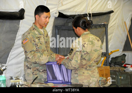 Soldiers assigned to the 47th Combat Support Hospital, 62nd Medical ...